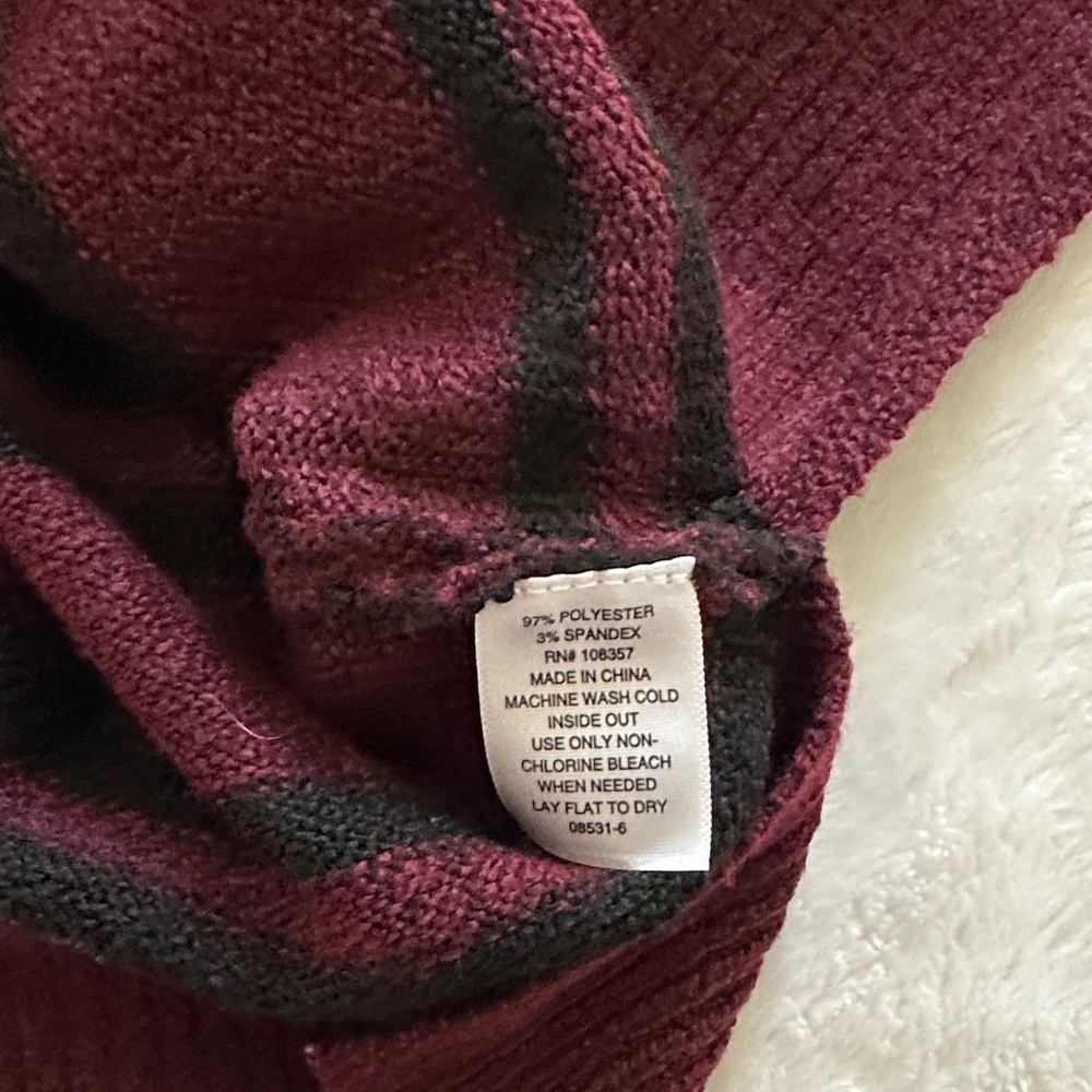 A New Approach  Deep V-Neck Sweater in Maroon and Black NWT - Picture 9 of 9